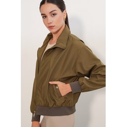 جاكيت بومبر نسائي مزدوج الجيوب 5239 - كاكي Women's Double Pocket Bomber Jacket 5239 - Khaki