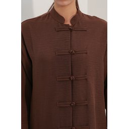 طقم نسائي قطعتين قميص وبنطلون كتان واسع 30126 - بني Women's Oversize Linen Shirt and Pants Two-Piece Set 30126 - Brown