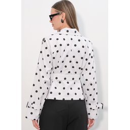 معطف ترنش قصير نسائي بحزام 5970 - أبيض Women's Belted Short Trench Coat 5970 - White