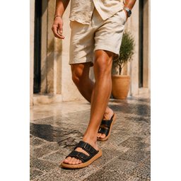 Muggo AUGUSTA شبشب رجالي يومي أسود قابل للتعديل بإبزيم مزدوج Muggo AUGUSTA Men's Adjustable Double Buckle Casual Slippers - Black