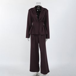 بدلة رسمية فاخرة بلون العنابي الداكن بقصة بيبلوم Burgundy Suit