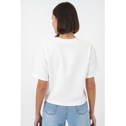 تيشيرت نسائي أبيض بتفاصيل حجرية - موديل 990 Women's Stone Detailed T-Shirt 990 - White