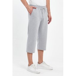 شورت برمودا رجالي رمادي بجيوب جانبية، طول تحت الركبة، خصر مطاطي قابل للتعديل Men's Grey Bermuda Shorts with Side Pockets, Below-Knee Length, Adjustable Elastic Waist