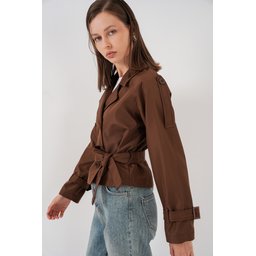 معطف ترنش قصير نسائي بحزام 5970 - بني Women's Belted Short Trench Coat 5970 - Brown