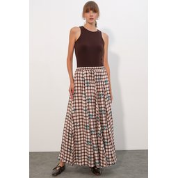 تنورة نسائية طويلة بنقشة مربعات 8065 - لون توبا Women's Long Skirt with Square Pattern 8065 - Taba