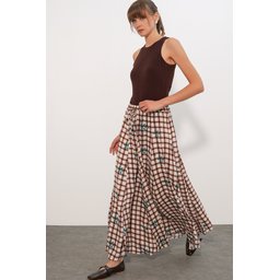 تنورة نسائية طويلة بنقشة مربعات 8065 - لون توبا Women's Long Skirt with Square Pattern 8065 - Taba