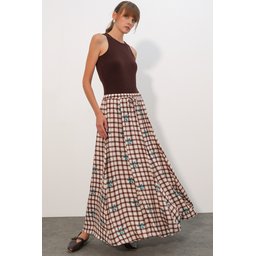 تنورة نسائية طويلة بنقشة مربعات 8065 - لون توبا Women's Long Skirt with Square Pattern 8065 - Taba