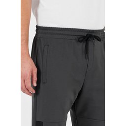 بنطلون رياضي جوغر رجالي مريح، بقصة عادية، أسود-فحمي، عبوة من قطعتين Men's Black-Anthracite Standard Fit Jogger Sweatpants, Normal Cut, Straight Leg, Zipper Pockets, 2-Pack
