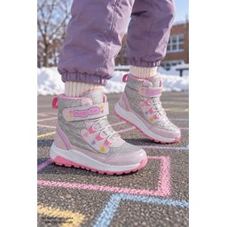 بوت شتوي بناتي MUGGO HUGGIE رمادي بلمعة وتفاصيل قلب، لاصق ورباط MUGGO HUGGIE Girls' Winter Boots - Glitter, Heart Detail, Velcro & Laces - Grey
