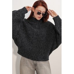 كنزة نسائية تريكو أوفرسايز بأكمام باتوينغ 15969 - أسود Women's Batwing Sleeve Oversize Knit Sweater 15969 - Black
