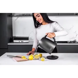 غلاية كهربائية من بلاك+ديكر SSJC175-B5 بسعة 1.7 لتر باللون الأسود والرمادي 2200 واط Black&Decker SSJC175-B5 Electric Kettle 2200W 1.7L Black/Grey