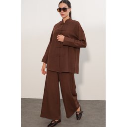 طقم نسائي قطعتين قميص وبنطلون كتان واسع 30126 - بني Women's Oversize Linen Shirt and Pants Two-Piece Set 30126 - Brown
