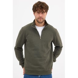 سويت شيرت رجالي قطني بياقة قائمة وسحاب نصفي، قصة عادية، لون كاكي Men's Khaki Standard Fit Cotton Half-Zip Stand-Up Collar Sweatshirt