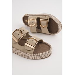 Muggo GOLDY حذاء نسائي مريح بكعب مسطح قابل للتعديل بإبزيم مزدوج - بيج Muggo GOLDY Women's Double Buckle Adjustable Comfortable Flat Sandals - Beige