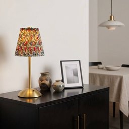 تيبل لامب بغطاء قماش مشجّر Table lamp with a patterned fabric shade