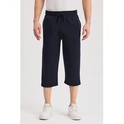 شورت برمودا رجالي كابري كحلي بجيوب جانبية، طول الركبة، خصر مطاطي قابل للتعديل Men's Navy Bermuda Capri Shorts with Side Pockets, Knee-Length, Adjustable Elastic Waist