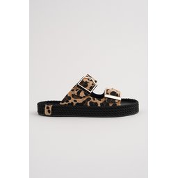 Muggo GOLDY شبشب نسائي مريح بنعل سميك قابل للتعديل بإبزيم مزدوج - نقشة الفهد Muggo GOLDY Women's Double Buckle Adjustable Comfort Sole Daily Slippers - Leopard Print