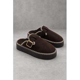 شبشب نسائي شتوي يومي Muggo MAYRA مبطن بالفرو مع إبزيم - بني Muggo MAYRA Women's Winter Daily Slipper with Buckle and Faux Fur Lining - Brown
