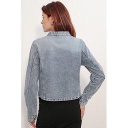 جاكيت جينز نسائي 0771 بأزرار - أزرق Women's Button-Detailed Denim Jacket 0771 - Blue