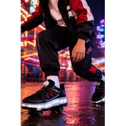 حذاء رياضي MUGGO SKATE للأطفال بعجلات مضيئة - أسود وأحمر Muggo SKATE Kids' Light-Up Roller Sneaker Shoes - Black - Red
