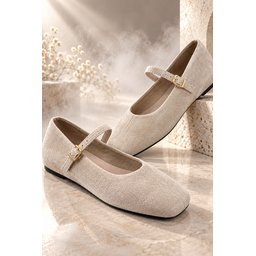 حذاء MUGGO FLEUR ماري جين نسائي يومي بكعب مخفي، مقدمة مربعة، شريط واحد، كعب مسطح - بيج Muggo FLEUR Women's Mary Jane Flats - Hidden Heel, Square Toe, Single Strap - Beige