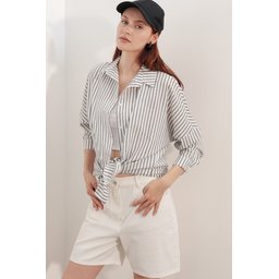 قميص نسائي مخطط واسع 20412 - أسود Women's Oversize Striped Shirt 20412 - Black