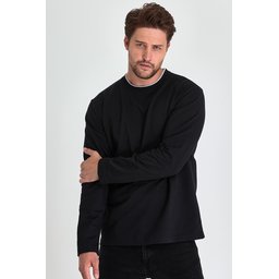 سويت شيرت رجالي أسود بياقة دائرية وقصة مريحة Men's Black Crew Neck Standard Fit Sweatshirt