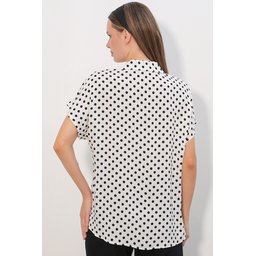 3711 بلوزة نسائية بنقاط بولكا نصف كم - أبيض 3711 Women's Polka Dot Half Sleeve Blouse - White