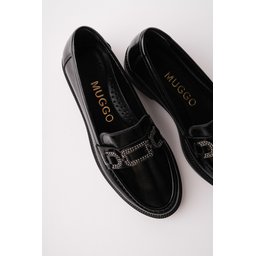 حذاء لوفر نسائي MUGGO ARVEN أسود بتفاصيل حجرية وإبزيم معدني MUGGO ARVEN Women's Loafer Shoes with Metal Buckle & Stone Detail - Black