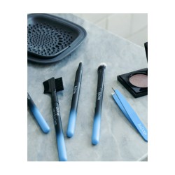 اداة تنظيف فرش المكياج Isadora Eyeshadow Blender Brush