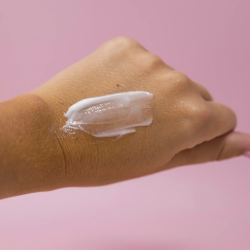 مرطب وجه يومي خفيف الوزن Lightweight Daily Face Moisturizer 