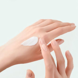 واقي شمس مرطب SPF50+بخلاصة الهارتليف 50 مل Heartleaf silky moisture SPF50+ sunscreen 50 ml