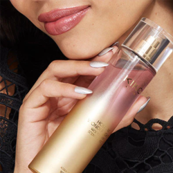 مست نسائي للجسم برائحة الخشب Holiday Wonder Lights Wood Elixir Scented Mist