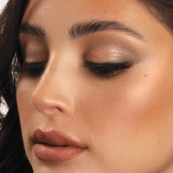 اي شادو كريمي لامع Creamy Eyeshadow