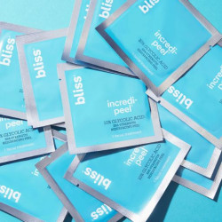 مناديل مقشرة بحمض الجليكوليك (15 منديل) That's Incredi-peel Glycolic Acid Pads 15 Pcs