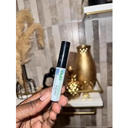 لاصق الرموش المدعم بالفيتامينات Vitamin-Infused Lash Adhesive