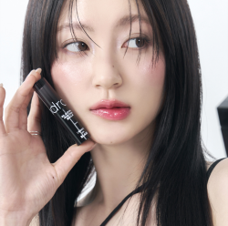 مرطب ملون للشفاه بيري شاين Glasting Berry Shine Balm