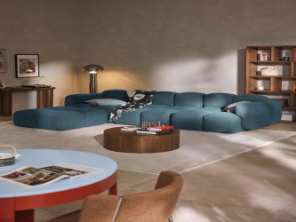 أريكة تايلا المريحة والمجعّدة ذات الأربعة مقاعد مع مسند قدم Comfortable and curly Tayla four-seater sofa with footstool