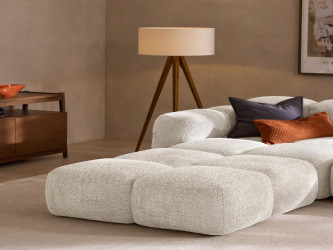 أريكة تايلا المريحة والمجعّدة ذات الأربعة مقاعد مع مسند قدم Comfortable and curly Tayla four-seater sofa with footstool