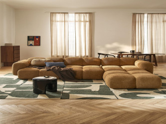 أريكة تايلا المريحة والمجعّدة ذات الأربعة مقاعد مع مسند قدم Comfortable and curly Tayla four-seater sofa with footstool