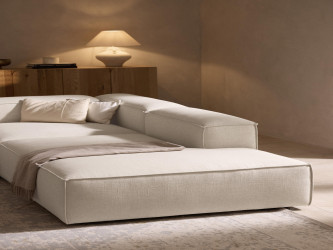 أريكة لينون النموذجية المصنوعة من مزيج الكتان Typical Lennon sofa made of linen blend