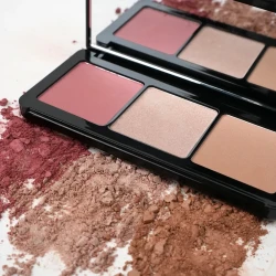 باليت وجه غلاس سكين تريو Face Palette Glass-Skin Trio
