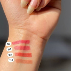 محدد شفاه كريمي ثابت Creamy Long-Lasting Lip Liner Pencil