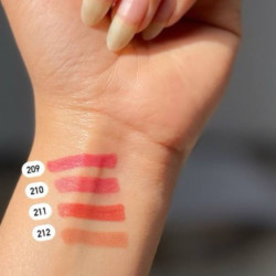 محدد شفاه كريمي ثابت Creamy Long-Lasting Lip Liner Pencil