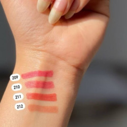 محدد شفاه كريمي ثابت Creamy Long-Lasting Lip Liner Pencil