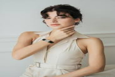 ساعة نسائية من جوليوس الكورية جاي اي1369 دي  مربعه ذهبيه بسوار اسود ومينا فيروزي JULIUS Watch JA-1369D for Women - Analog, Leather - Black