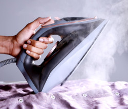 مكواة IRON