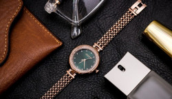 ساعة نسائية من جوليوس الكورية جاي اي 1285 سي دائرية ذهبية, سير ستين ستيل ذهبي مينا اخضر JULIUS Watch JA-1285C for Women - Analog, Stainless Steel - Gold Rose - Green