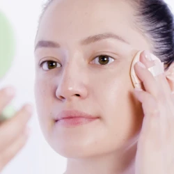 كوشن كلوي تنت لتصحيح لون البشرة Glow Tint Cushion Brightening Colour Corrector