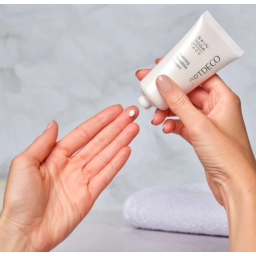 كريم مهدئ للبشرة الحساسة Calming Cream for Sensitive Skin